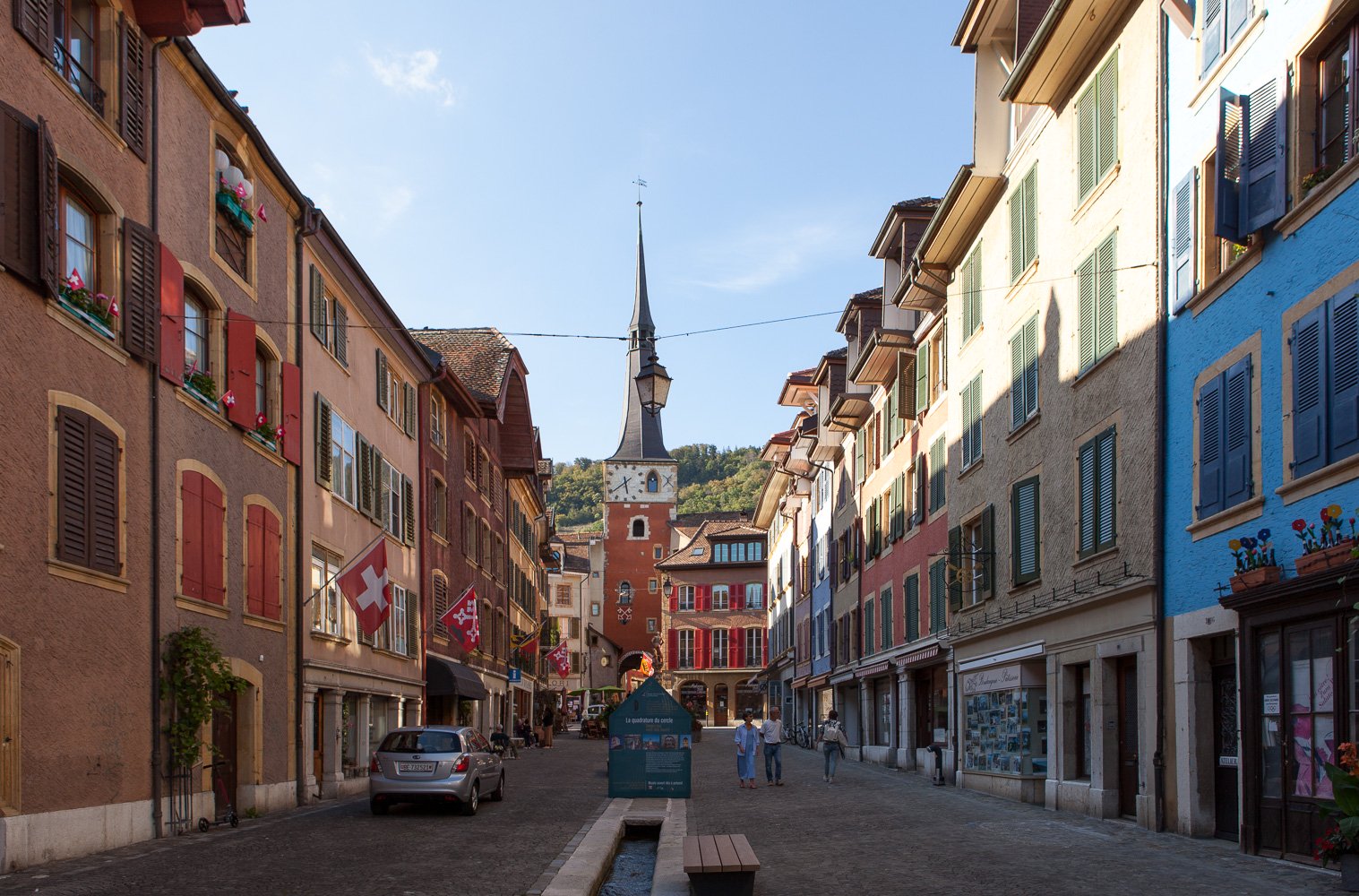 Rue du Marché & Tour Rouge