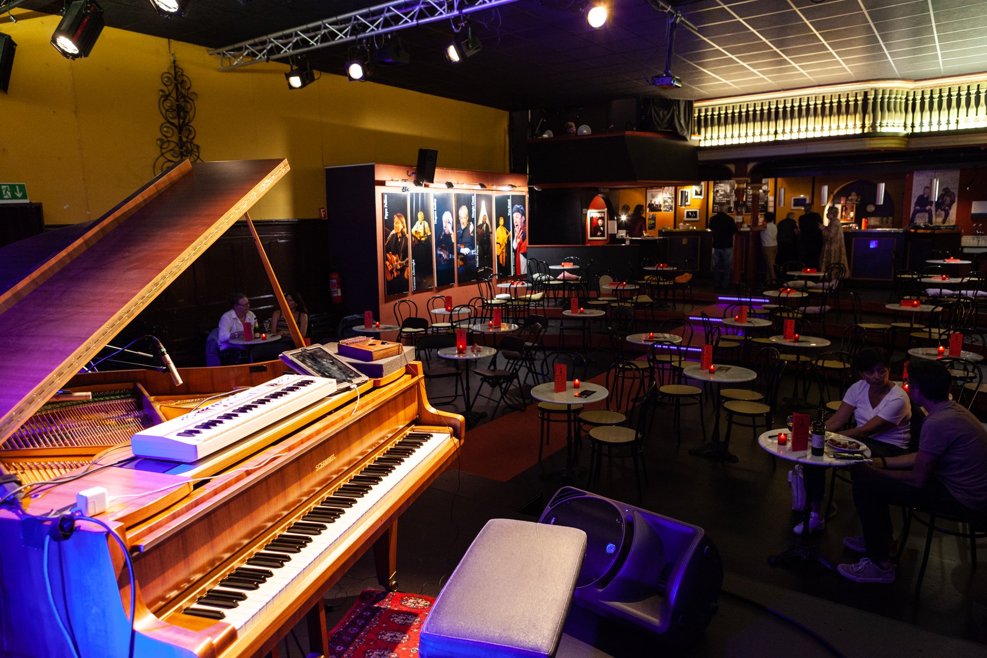 Piano bar ?